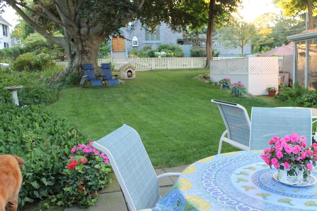The 1720 House Bed & Breakfast Vineyard Haven Exterior photo