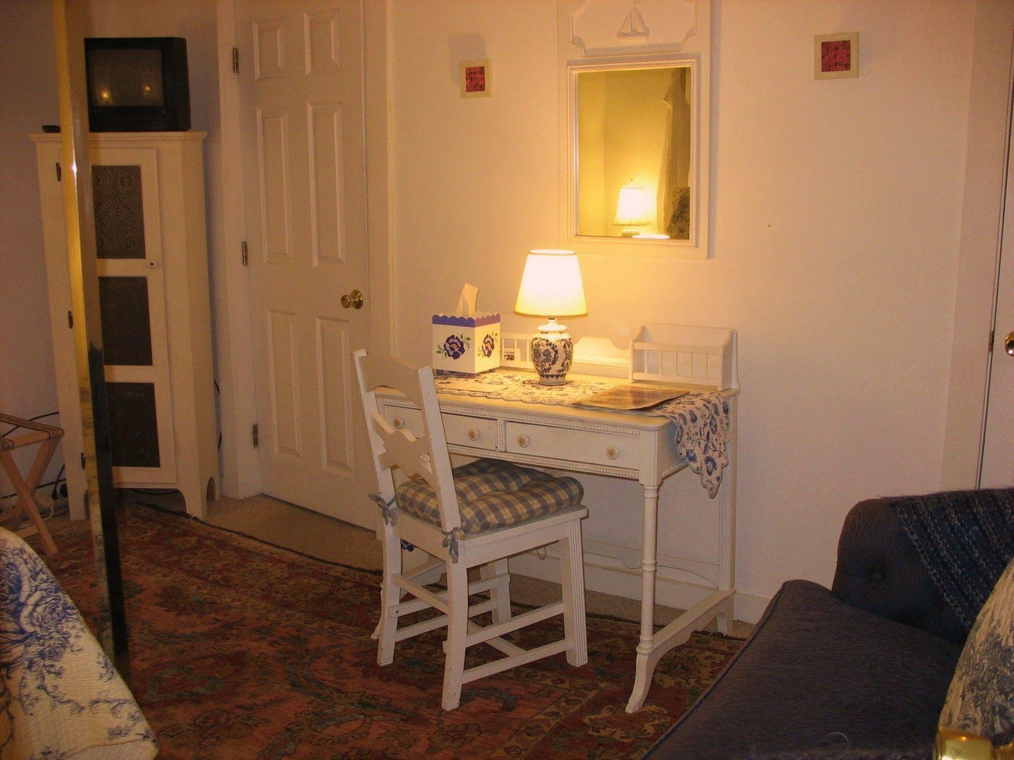 The 1720 House Bed & Breakfast Vineyard Haven Exterior photo