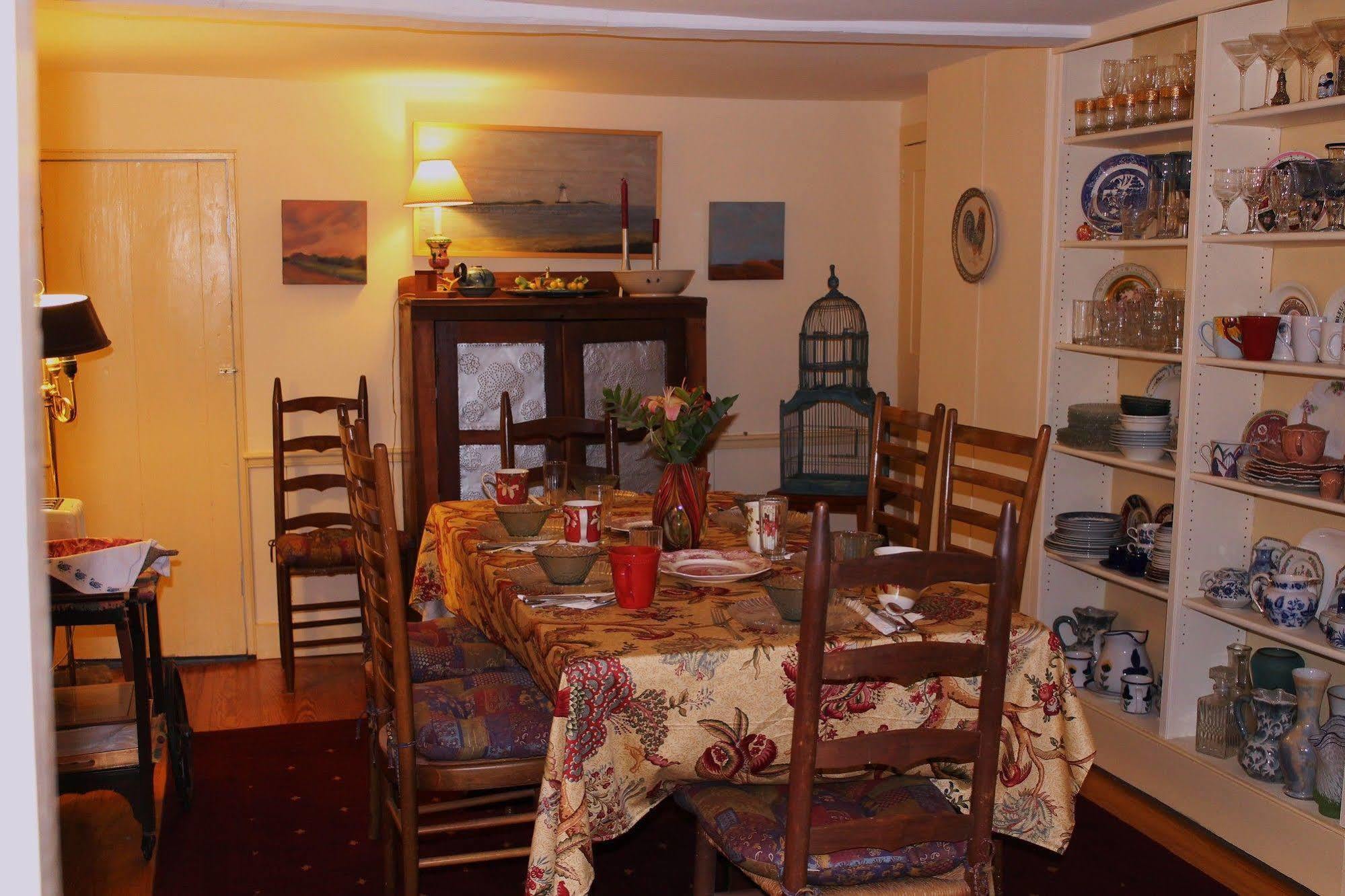 The 1720 House Bed & Breakfast Vineyard Haven Exterior photo